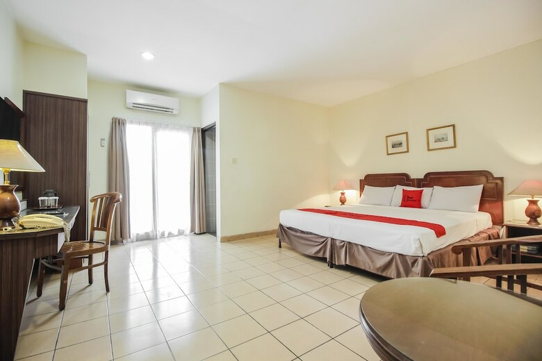Hotel Reddoorz Plus Near Gbk Senayan