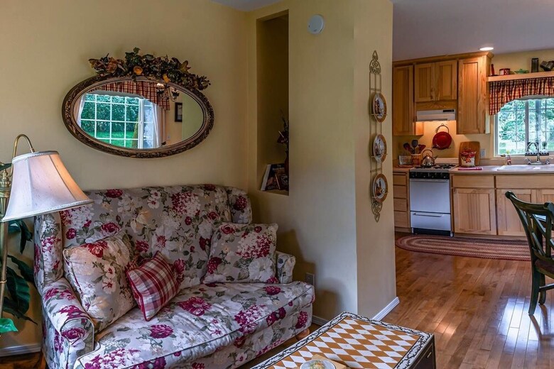 Romantic Rogue River Cottage ~ Near Del Rio Winery