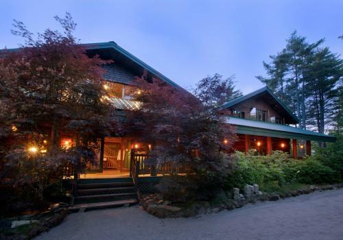 Hotel Trout Point Lodge Of Nova Scotia
