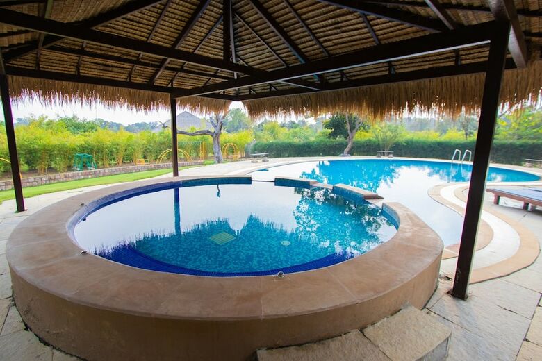 Hotel Karandla Farm And Resort