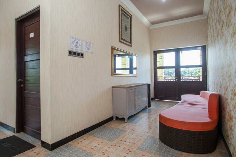 Hotel Reddoorz Syariah Near Basuki Rahmat