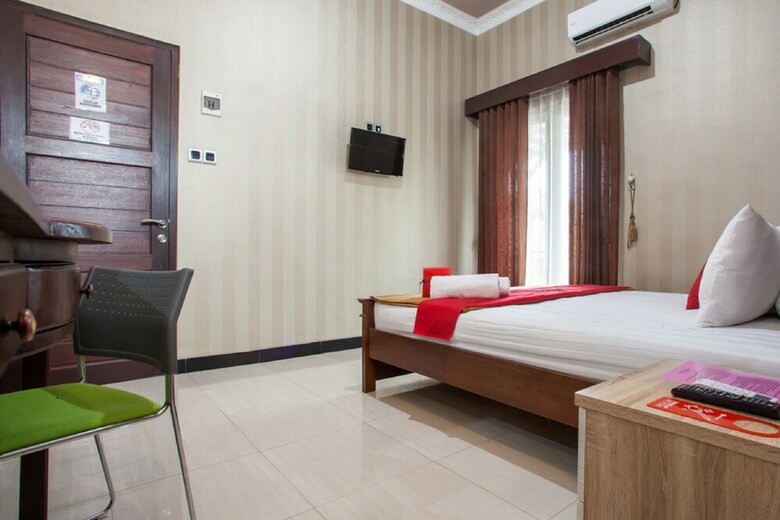 Hotel Reddoorz Syariah Near Basuki Rahmat