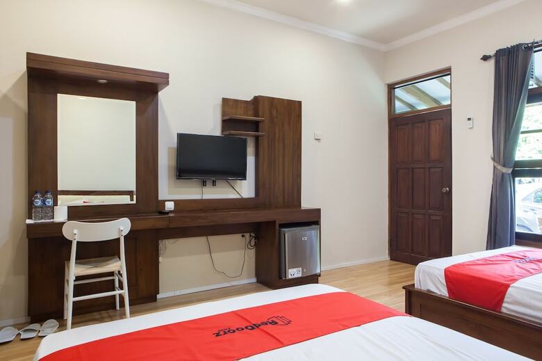 Hotel Reddoorz Plus Near Mall Roxy Banyuwangi