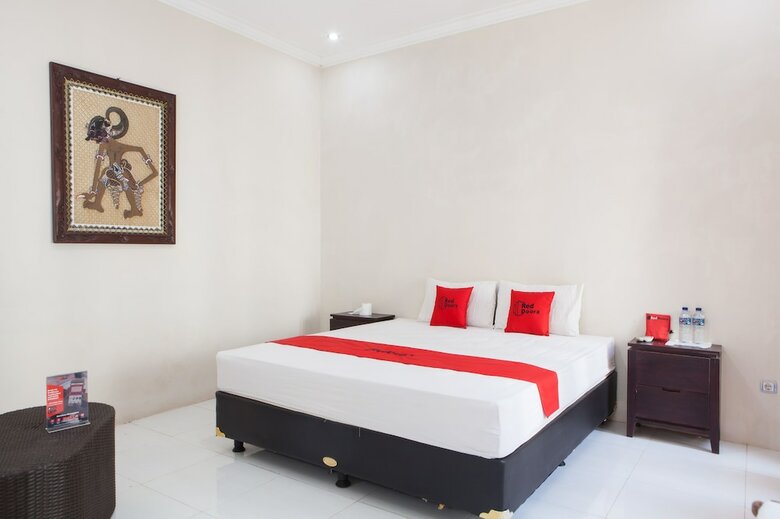 Hotel Reddoorz Plus Near Mall Roxy Banyuwangi