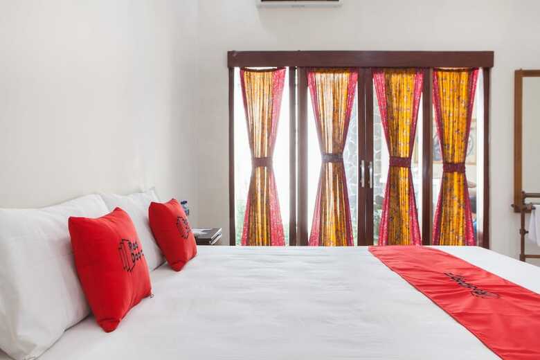 Hotel Reddoorz Plus Near Mall Roxy Banyuwangi