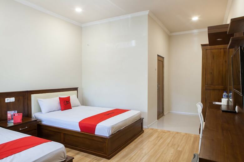 Hotel Reddoorz Plus Near Mall Roxy Banyuwangi