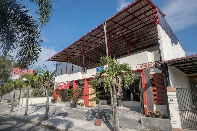 Hostal Oyo 283 Helvetia Residence