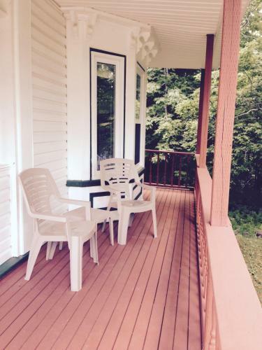 Hi-wentworth International Hostel & Lodge