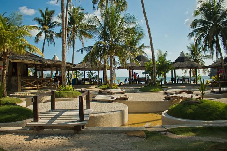 Hotel Caluwayan Palm Island Resort