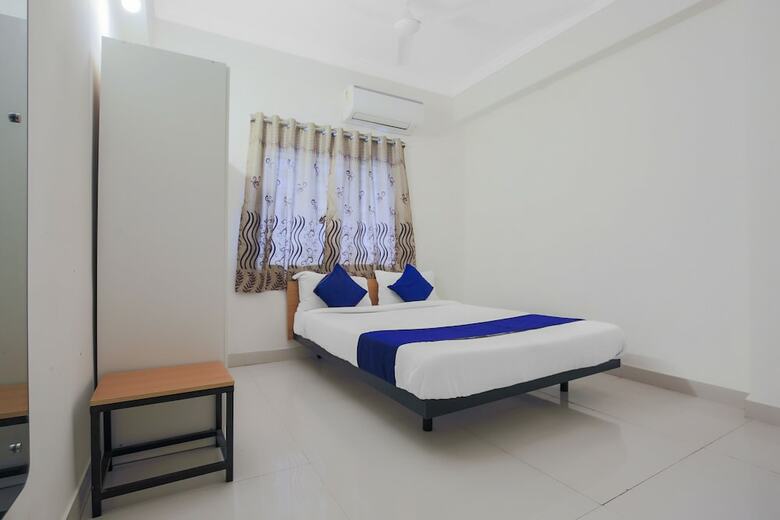 Hotel Oyo 24138 Silverkey Shri Homes