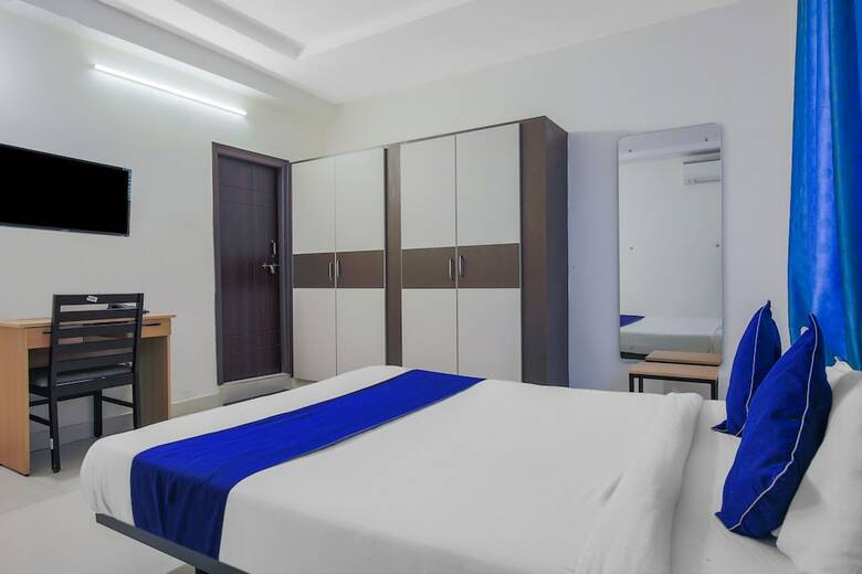Hotel Oyo 24138 Silverkey Shri Homes