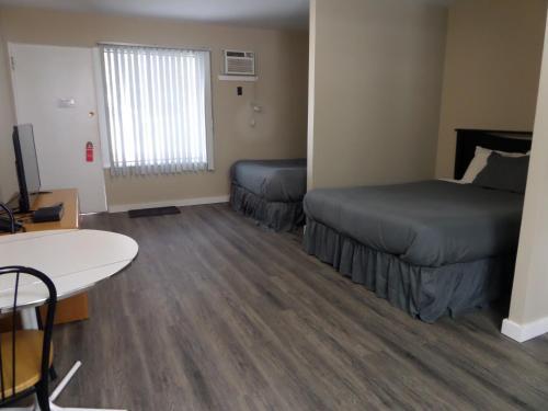 Ray Lyn Motel