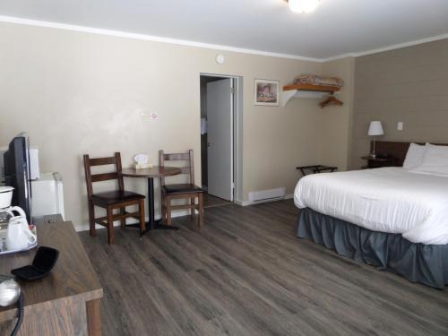 Ray Lyn Motel
