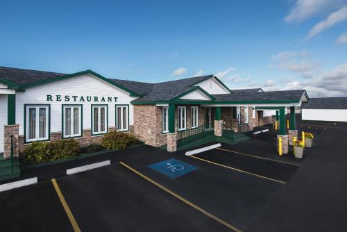 Hotel Shallow Bay Motel & Cabins Conference Centre