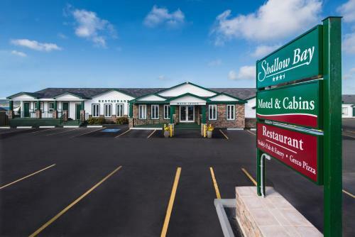 Hotel Shallow Bay Motel & Cabins Conference Centre