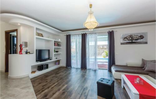 Three-bedroom Holiday Home In Krasica
