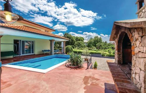 Three-bedroom Holiday Home In Krasica