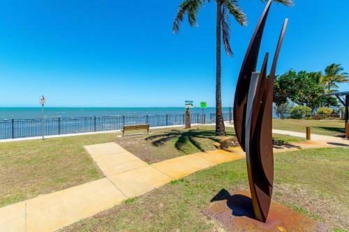 Ground Floor Air Conditioned, Fabulous Waterviews Overlooking Pumicestone Passage