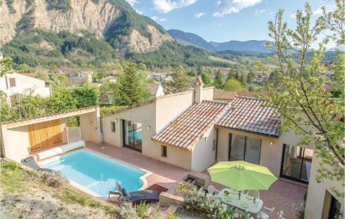 Four-bedroom Holiday Home In Chatillon En Diois