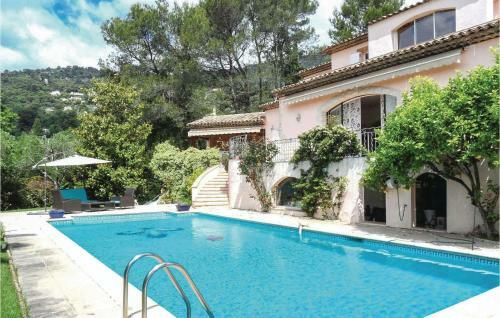 Six-bedroom Holiday Home In Le Tignet