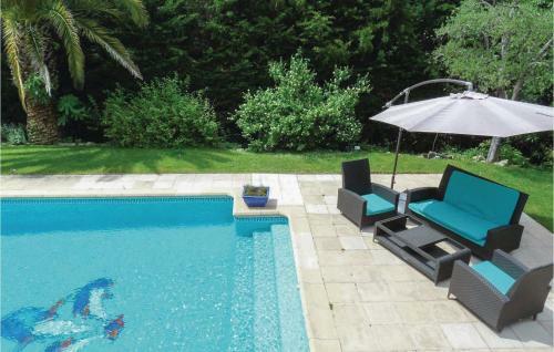 Six-bedroom Holiday Home In Le Tignet