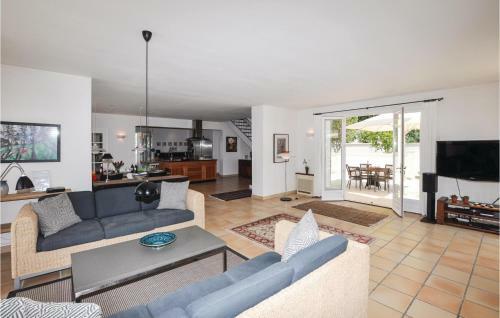Five-bedroom Holiday Home In Maureillas/ Las Illas