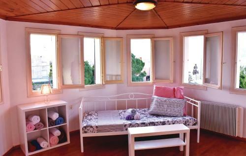 Four-bedroom Holiday Home In Agios Vasilios