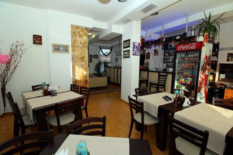 Riskyoff Hotel