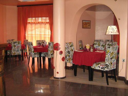 Hotel Emaly Green