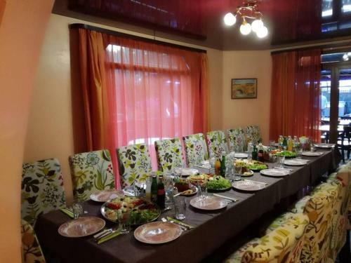 Hotel Emaly Green