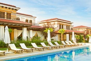 Apartments In Green Life Beach Resort