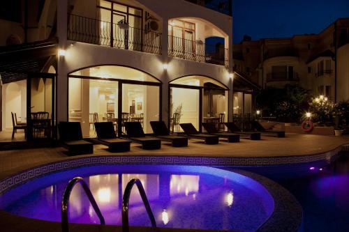 Relax Hotel