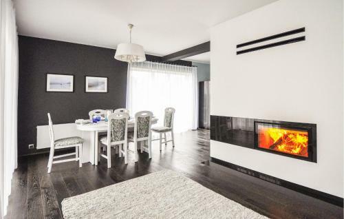Three-bedroom Holiday Home In Zbychowo