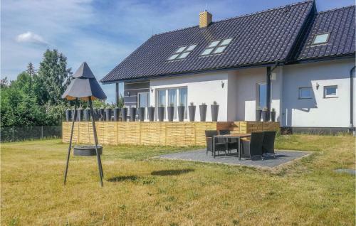 Three-bedroom Holiday Home In Zbychowo