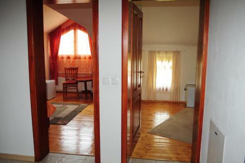 Hostal Kris Guest House