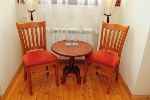 Hostal Kris Guest House