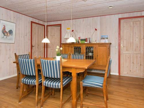 Four-bedroom Holiday Home In Oksb�l 6