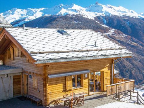 Comfortable Holiday Home In Heremence Near Ski Area
