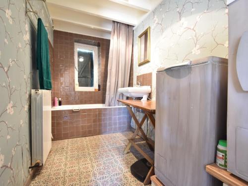 Spacious Farmhouse In Champallement Near Forest