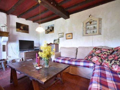 Spacious Farmhouse In Champallement Near Forest