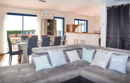 Four-bedroom Holiday Home In Plouezec