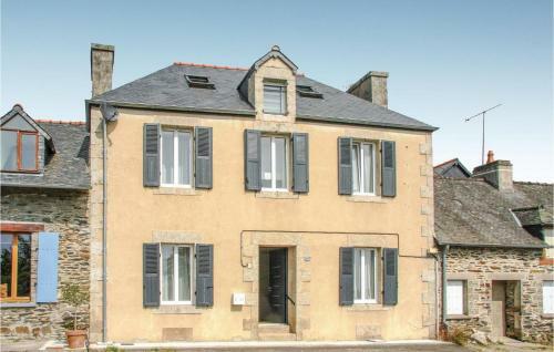 Four-bedroom Holiday Home In Caurel