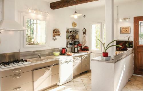 Five-bedroom Holiday Home In Bollene