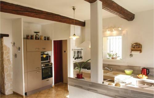 Five-bedroom Holiday Home In Bollene