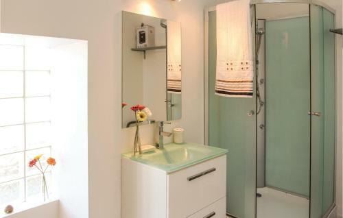 Five-bedroom Holiday Home In Bollene