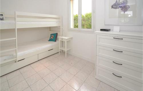 Five-bedroom Holiday Home In Poulx