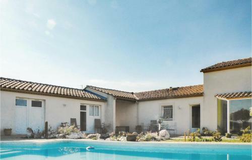 Five-bedroom Holiday Home In Poulx
