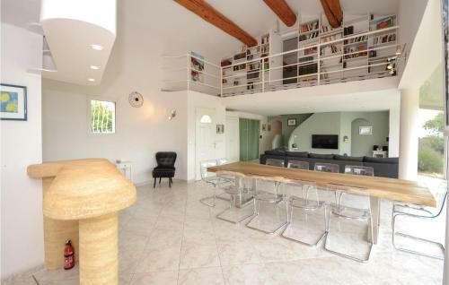 Five-bedroom Holiday Home In Poulx