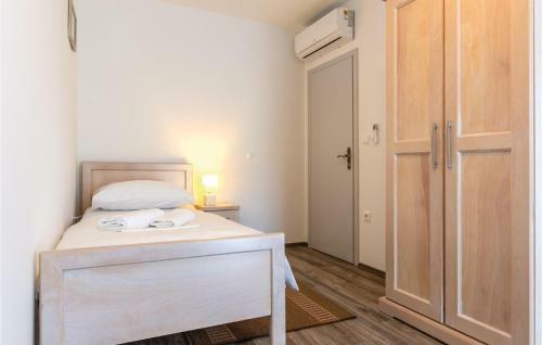Seven-bedroom Holiday Home In Cacvina