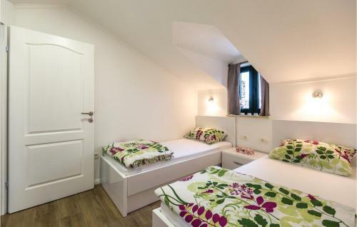 Four-bedroom Holiday Home In Krivodol